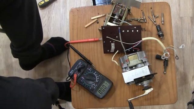 Разборка мегаомметра и проверка генератора смотреть онлайн