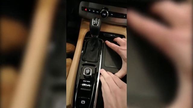Беспроводная зарядка для Volvo S90, V90, XC60, XC90 смотреть онлайн