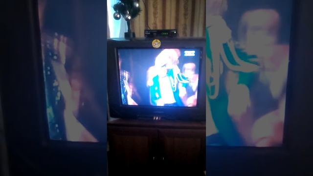 вторая часть по телевизору танцы ну и пение тоже смотреть онлайн