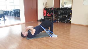 130 Ягодичный мостик лежа