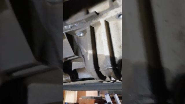 Снять поддон (картер) Ford Fusion 1.6 Форд фьюжн