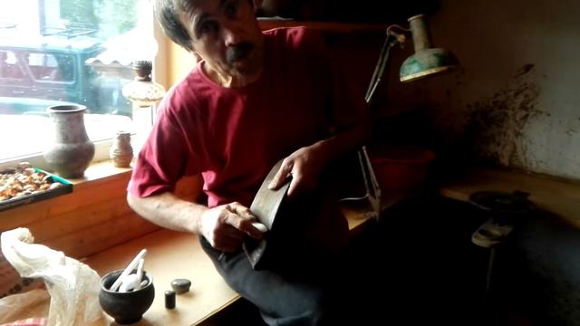 Сушим и обрабатываем латку из глины смотреть онлайн