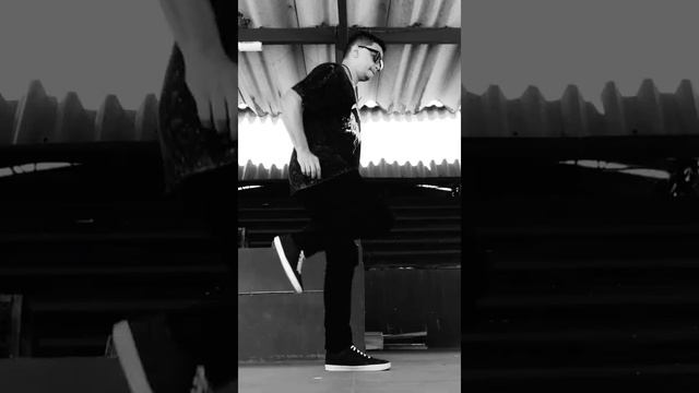 shuffle dance / free step dance / cuttingshapes / moonwalk #shorts #freestep #shuffledance смотреть онлайн