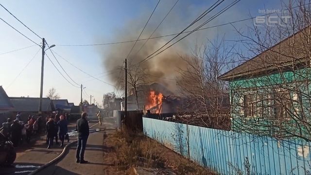 В Братске сгорел дом смотреть онлайн