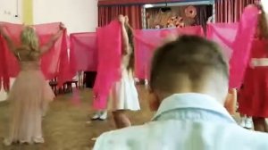 Танец девочек на 8 марта подготовительная группа