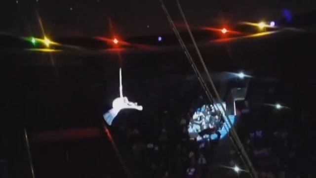 Цирк зажигает огни- песня, поёт Роман Шабельник смотреть онлайн