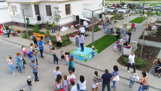 День соседей в жилом комплексе "Парк Совиньон" смотреть онлайн