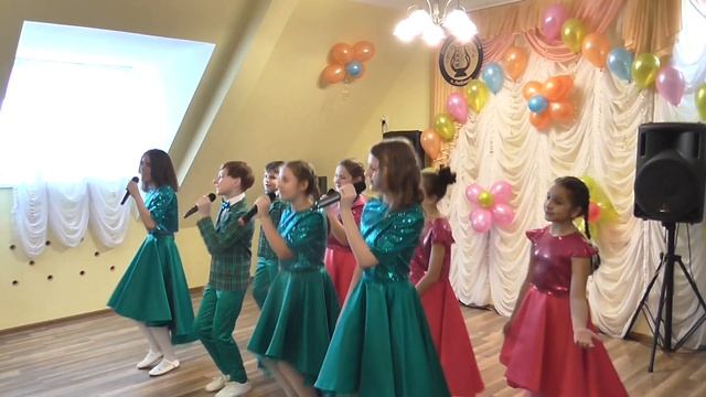 Маленькая страна Праздник смотреть онлайн