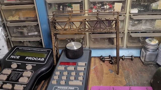 HO Scale Home made LED Search-Light Signals on a Bachmann Signal bridge смотреть онлайн