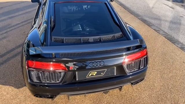 Redline: Audi R8 5.2 FSI V10 Plus S Tronic quattro (s/s) 2dr - CV17 FLF смотреть онлайн