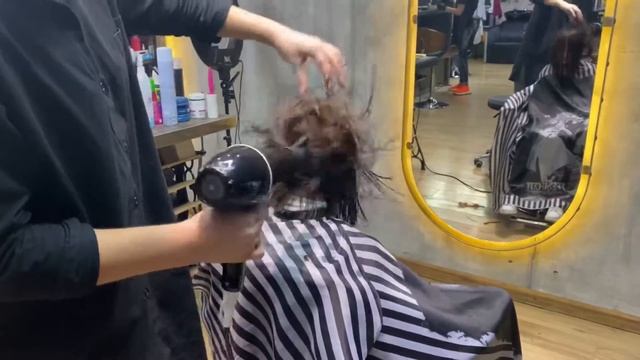 Сегодня Диана решила подстричь волосы ? смотрим что получилось! смотреть онлайн