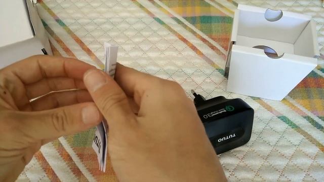 TUTUO QC - 028P Qualcomm Certified Power Adapter смотреть онлайн