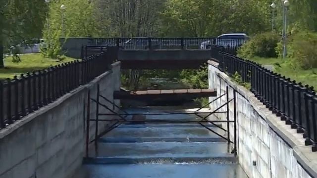 Берега реки Бунарки обваливаются смотреть онлайн