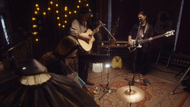 Poor Leo - Julie. July / Юля в июле смотреть онлайн