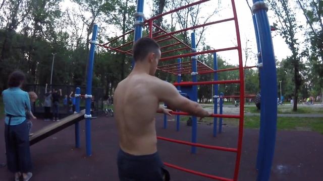 Упр на растяжку тела для таких элементов как передний вис и гаризонт,и элементов среднего уровня. смотреть онлайн