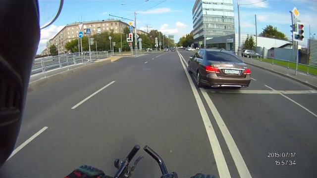 Мерс уступает :) смотреть онлайн