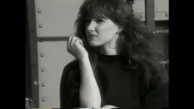 Ariadna's Literal Music Video - "I Think We're Alone Now" by Tiffany (1987) смотреть онлайн