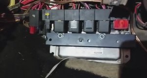 Снятие (мозгов) эбу Нива Шевроле и бардачка