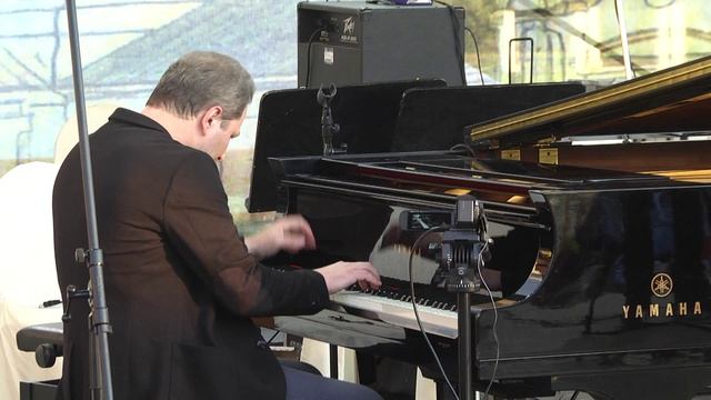 Клод Дебюси вальс ОСТРОВ РАДОСТИ L'ÎLE DE LA JOIE Debussy Waltz La plus que lente - Юрий Мартынов смотреть онлайн