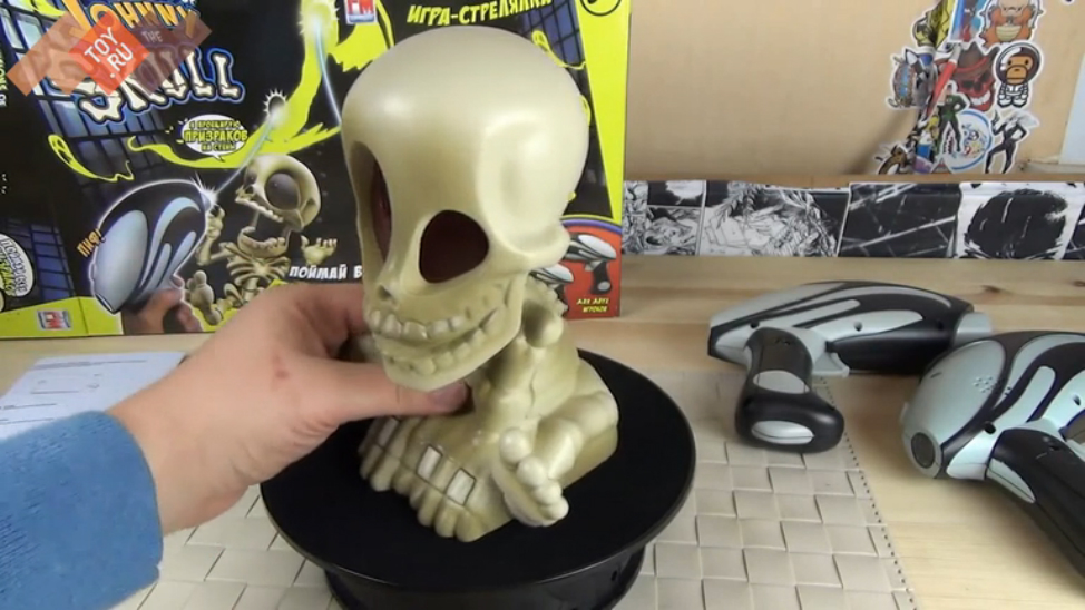 Интерактивная игрушка Johnny the Skull - Проектор Джонни Череп с двумя бластерами смотреть онлайн