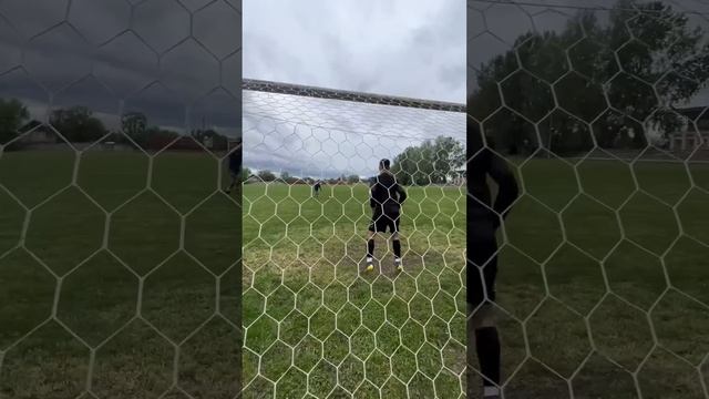 Спасибо за актив❤️ Делаем 3 часть? #football #goalkeeper #shorts смотреть онлайн
