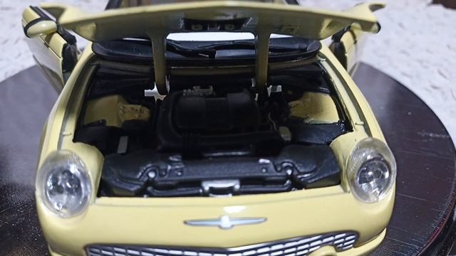 Ford Thunderbird - 2002 , 1:18 , diecast , колекционерски модел смотреть онлайн