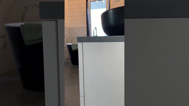 Подвесная тумба для двух раковин #дизайнинтерьера #ремонт #тумбаподраковину #ваннаякомнатадизайн смотреть онлайн