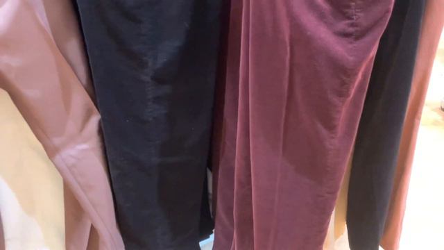 UNIQLO НОВИНКИ Летнего сезона и Невероятная РАСПРОДАЖА | Яркие расцветки, Маримекко | Шопинг Влог смотреть онлайн