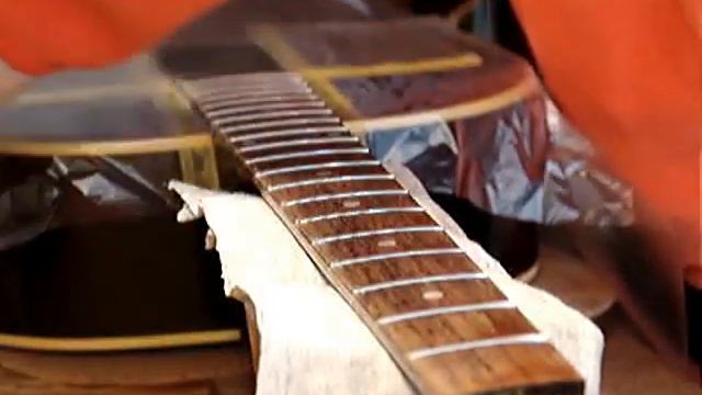 Gibson J-45 FretEdgeTrimming смотреть онлайн