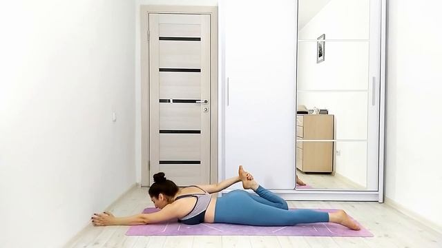 Откройте свое сердце: Поза лука (Дханурасана) | Позы йоги | Здоровье | Наталья Орбу смотреть онлайн