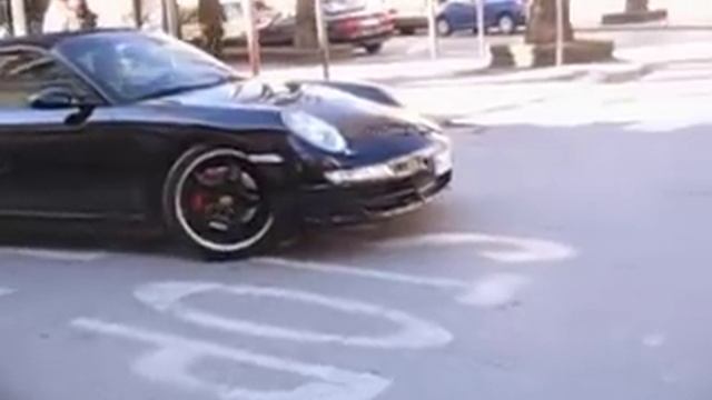 Porsche 997 Carrera 4S Accelerating and revving!!!!! смотреть онлайн