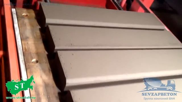 Работа линии вибропрессования НПЦ "СТРОЙТЕХ" ST-KPM-1025 в г. Санкт-Петербурге смотреть онлайн