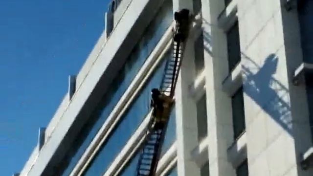 В Ижевске загорелась гостиница Park Inn смотреть онлайн