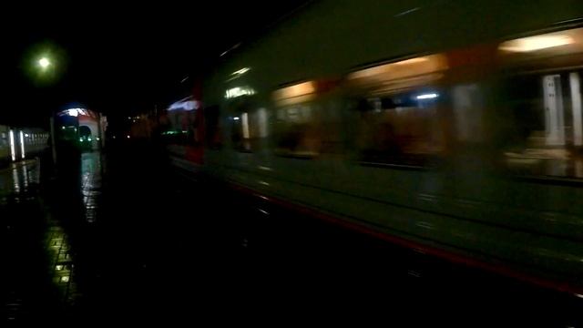 Электровоз ЭП2К с поездом№140М Брянск-Санкт Петербург станция Нара 9.10.2019 смотреть онлайн