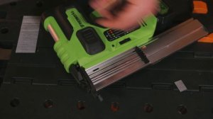 Тест аккумуляторного нейлера Greenworks GD24BN