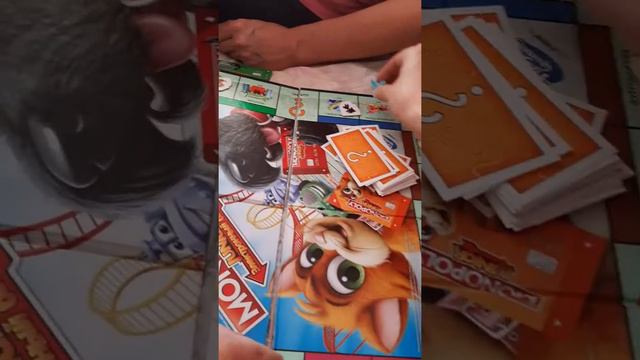 Играем в Монополию смотреть онлайн