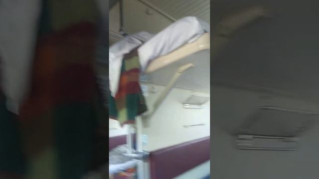 Еду в поезде, но почему на верхней полке..? смотреть онлайн