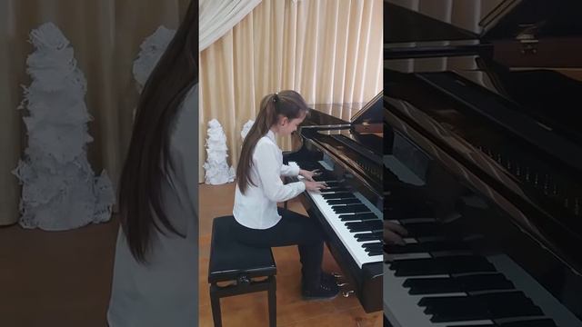Ассонова Ярослава 2 кл/ И.Пахельбель "Сарабанда" fis-moll/ Э.Градески "Задиристые буги" смотреть онлайн