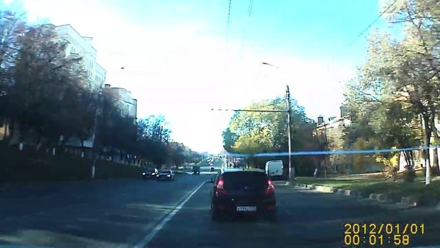 Опасное вождение Hyundai Solaris с госномером К914ТС33 смотреть онлайн