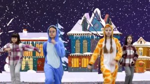 Зимняя зарядка с весёлыми мультяшками.