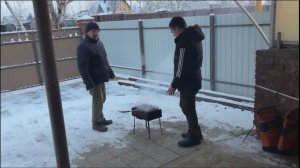 В МЕБЕЛЬНОМ МАГАЗИНЕ .  ЖАРИМ ШАШЛЫКИ. 13.01.24.