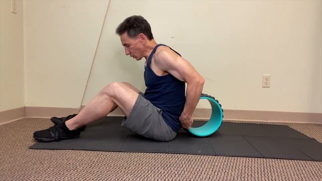 Eliminate Neck and Back Pain - Increase Spinal Mobility With FITBEAST Back Roller смотреть онлайн