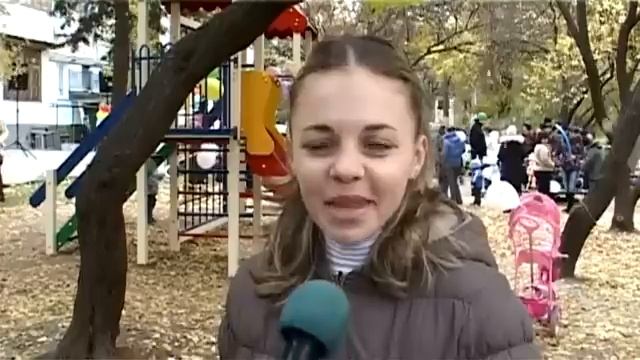 МММ-2011 ставит детские площадки ... смотреть онлайн