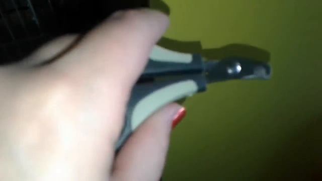 Нужно ли попугаю стричь ногти и клюв? смотреть онлайн