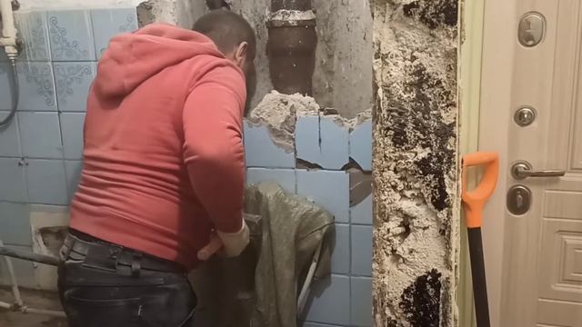 2. Ремонт в хрущевке с нуля. Демонтаж ванной