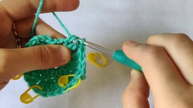 Crochet Super Solid Granny Square | No Gaps at all | Easy Tutorial by Crochessica смотреть онлайн