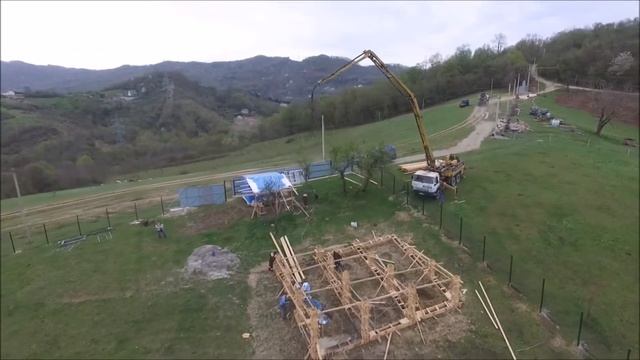 Строю новый дом на склоне Заливаем фундамент. смотреть онлайн