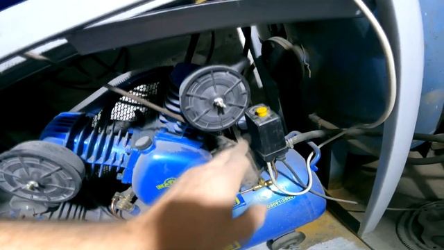 Как сделать одновременным включение и выключение 2х воздушных компрессоров.