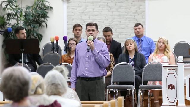 {Смотрите Как Птица Птенцов Защищает} - Стих смотреть онлайн