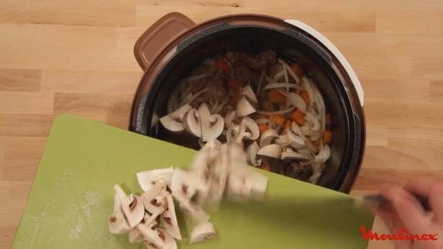 Тушеное мясо с грибами и картошкой в мультиварке-скороварке Moulinex СЕ501 смотреть онлайн